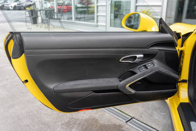 2018 Porsche 911 13