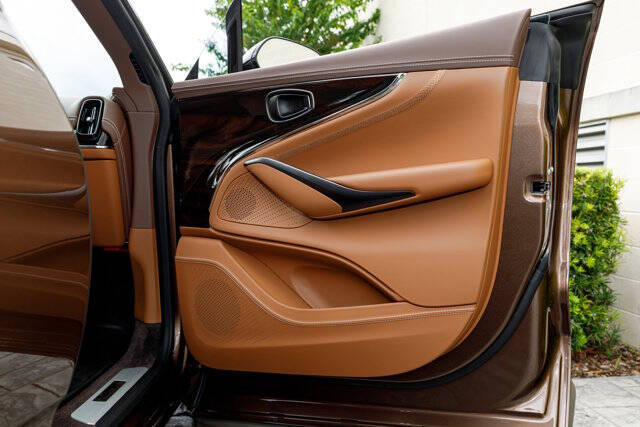 2025 Aston Martin DBX 707