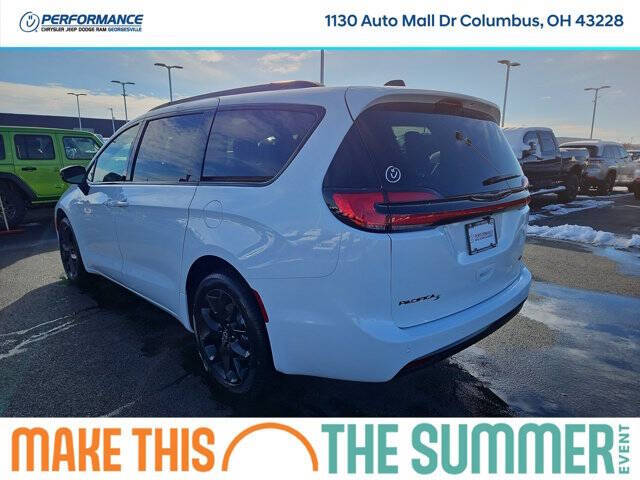 2026 Chrysler Pacifica Select