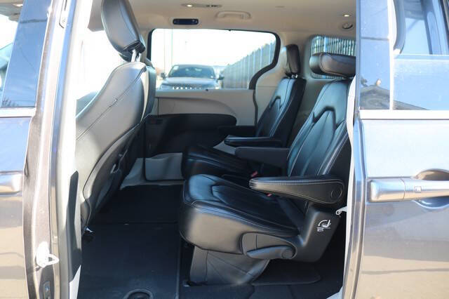 2020 Chrysler Voyager LXi