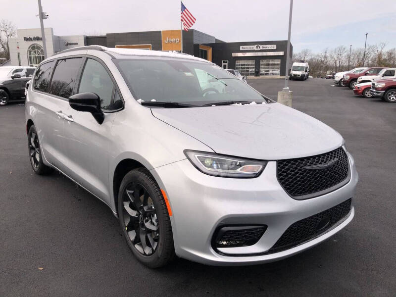 2026 Chrysler Pacifica Select