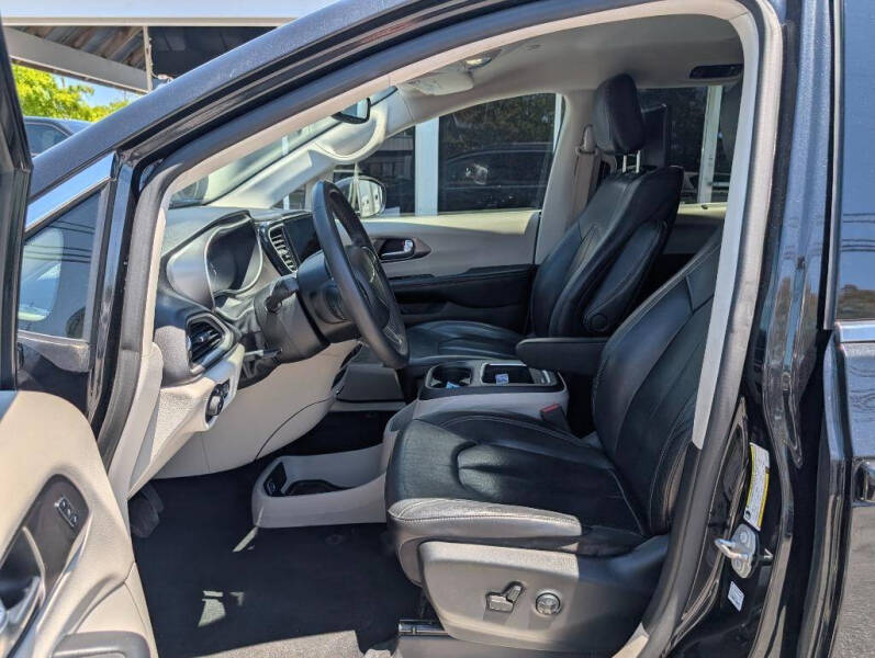 2022 Chrysler Pacifica Touring L