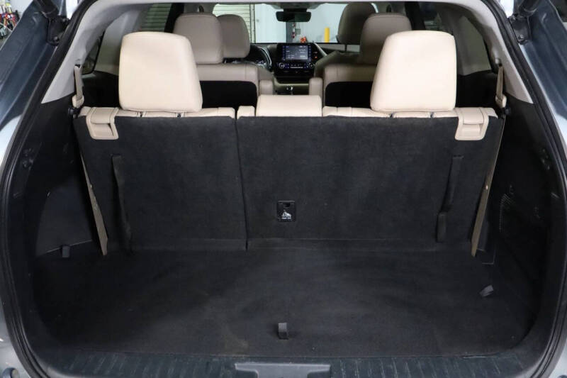 2022 Toyota Highlander Hybrid XLE