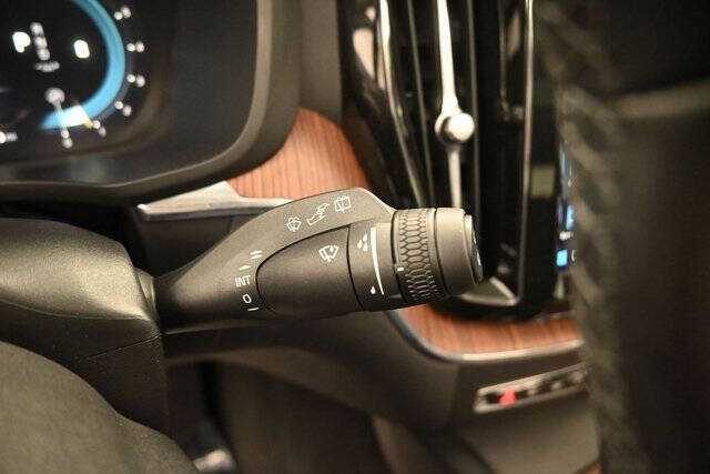 2023 Volvo XC60 B5 Plus Dark Theme