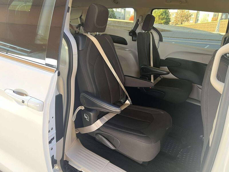 2024 Chrysler Voyager LX