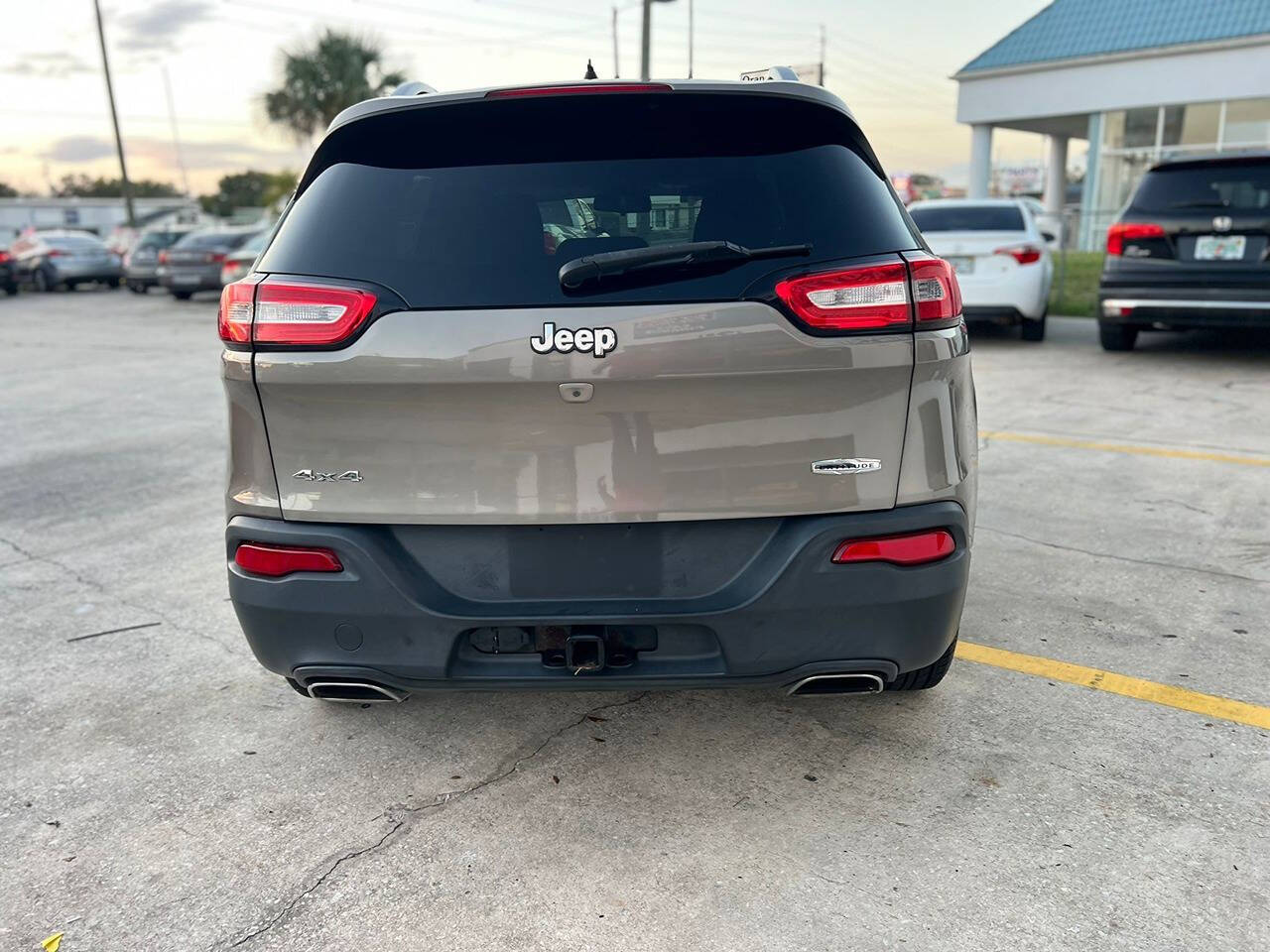 2016 Jeep Cherokee for sale at SUR Colombiano LLC in Kissimmee, FL