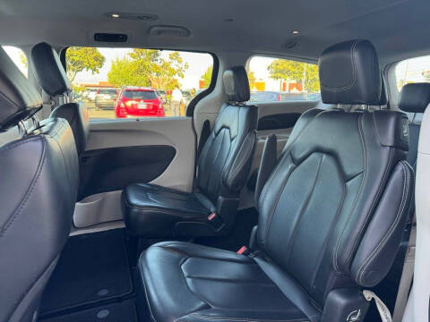 2023 Chrysler Pacifica Touring L