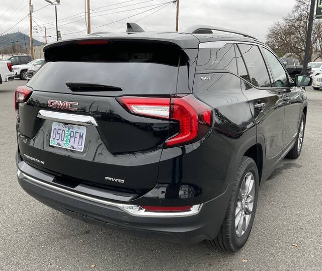 2024 GMC Terrain SLT