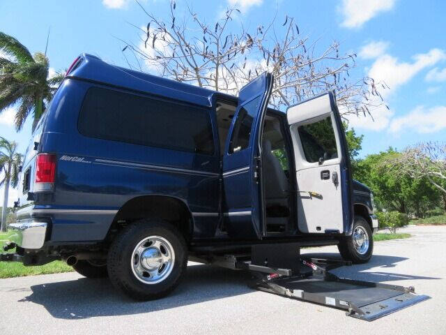 2011 Ford E-Series E-350 SD XLT