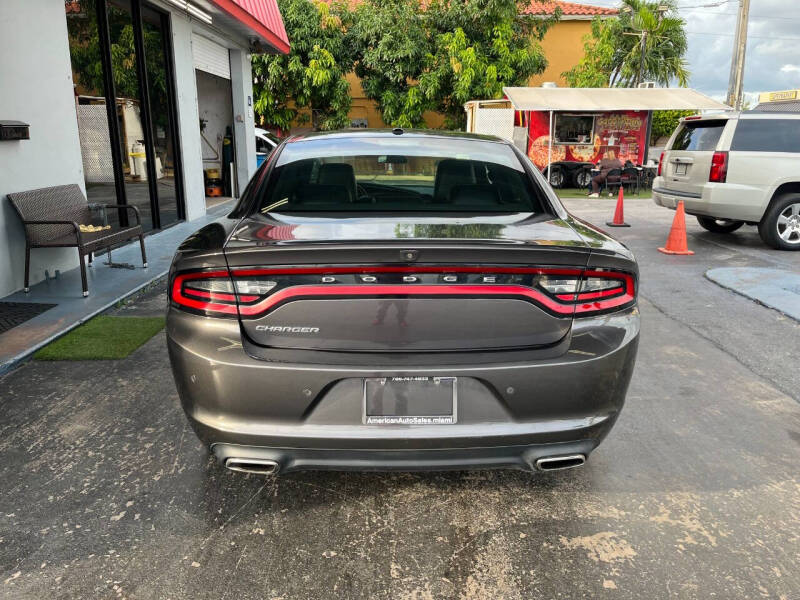 2021 Dodge Charger SXT photo 3