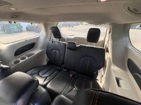 2017 Chrysler Pacifica Touring-L Plus