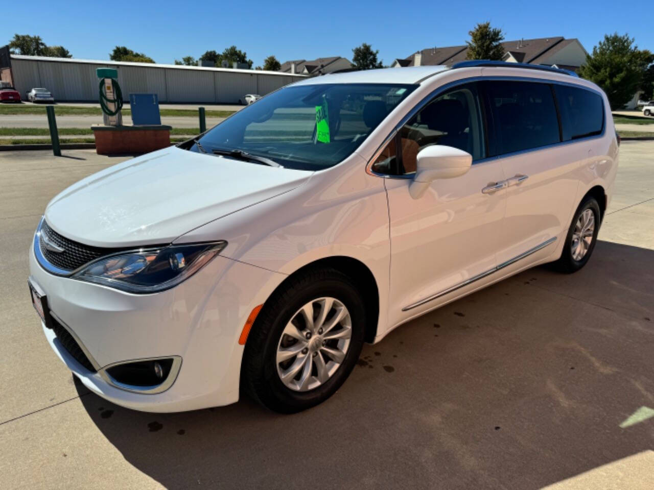 2018 Chrysler Pacifica for sale at Illinois Auto Wholesalers in Tolono, IL