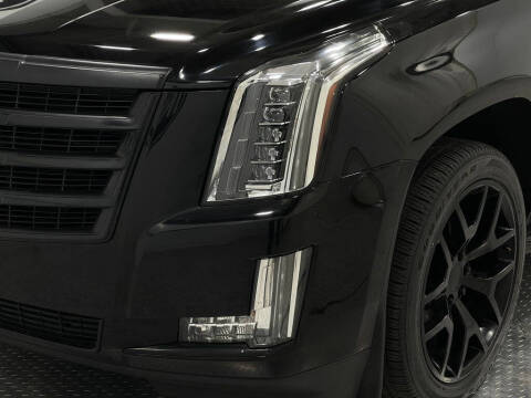 2016 Cadillac Escalade Luxury Collection