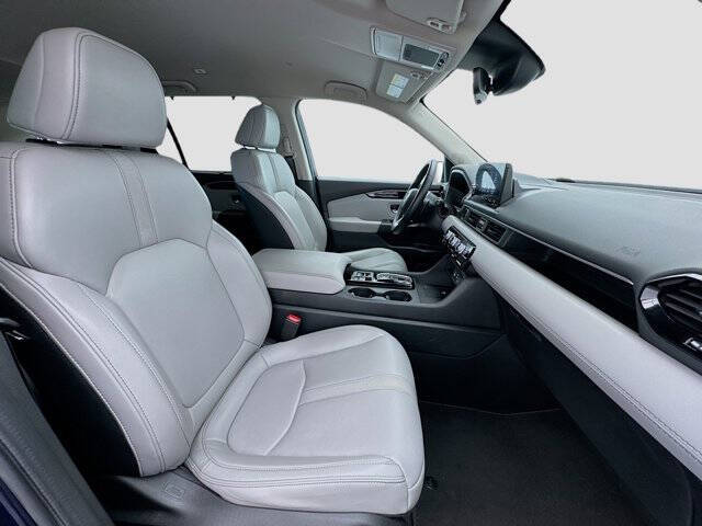 2023 Honda Pilot EX-L w/Rear Captain's Chairs