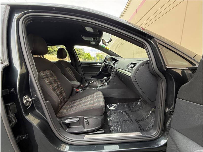 2017 Volkswagen Golf GTI