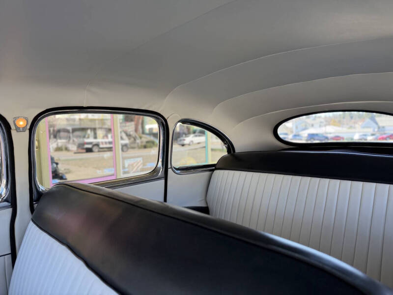 1948 Ford Super Deluxe