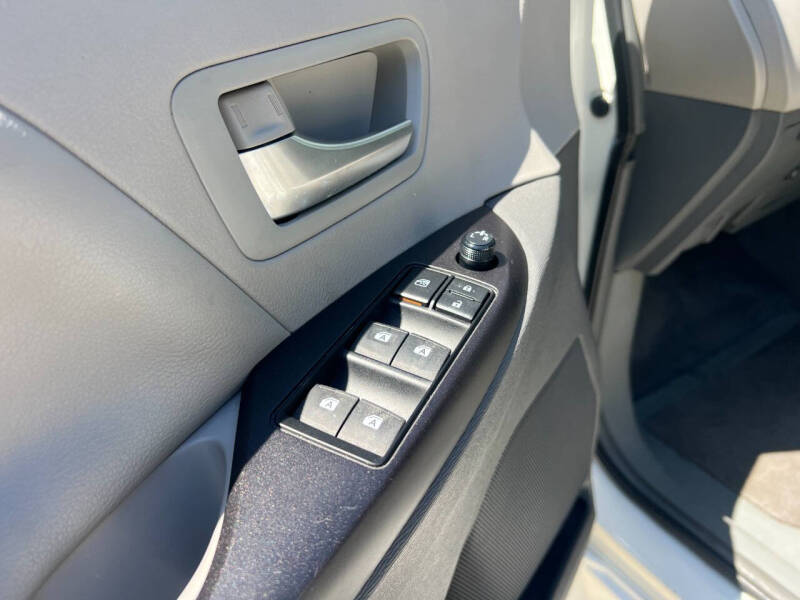2016 Toyota Sienna LE 7-Passenger Auto Access Seat