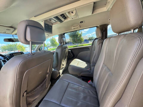 2013 Chrysler Town and Country Touring