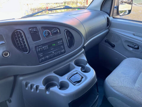 2004 Ford E-Series E-350 SD