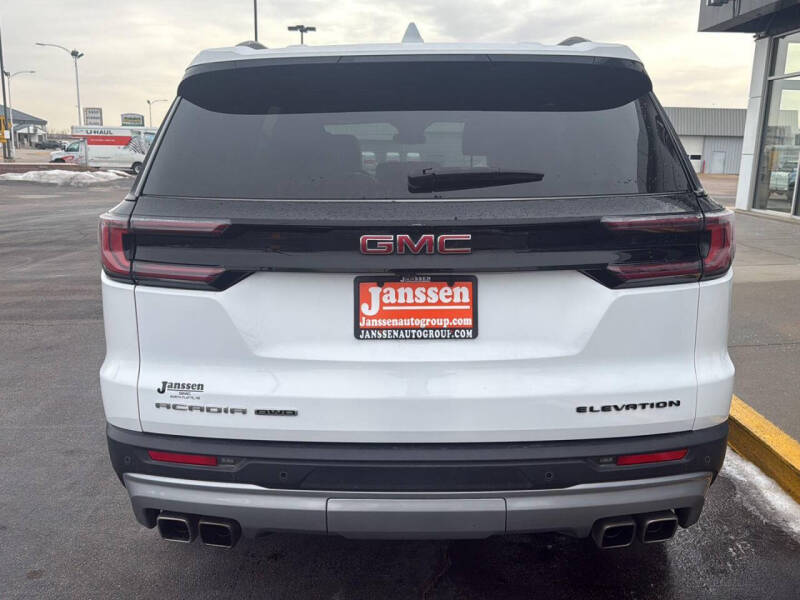 2024 GMC Acadia Elevation