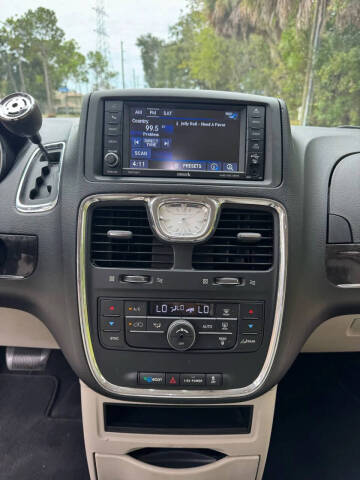 2014 Chrysler Town and Country Touring