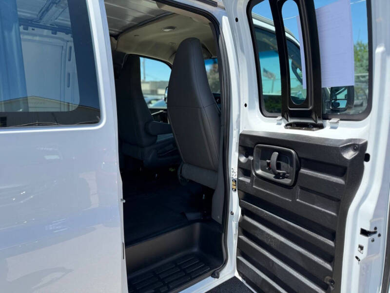 2023 Chevrolet Express 2500