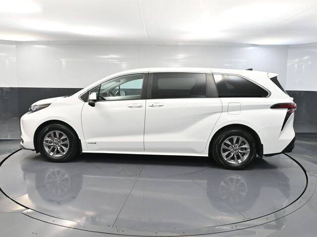 2021 Toyota Sienna LE 8-Passenger