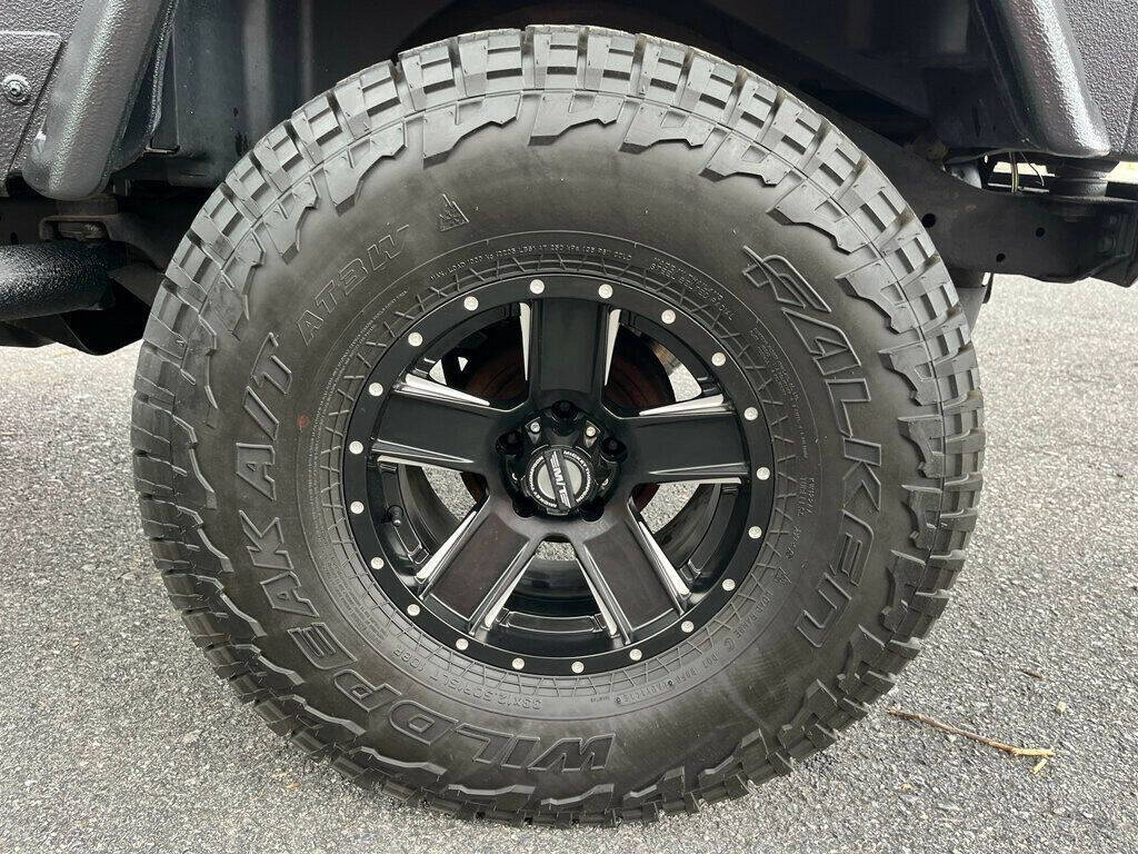 2004 Jeep Wrangler 19
