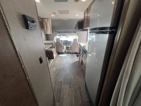 2019 Winnebago Outlook