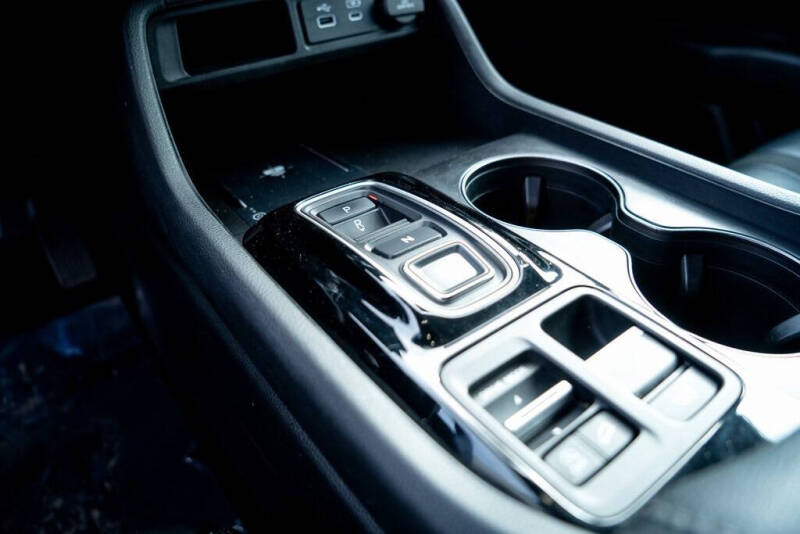 2023 Honda Pilot EX-L w/Rear Captain's Chairs