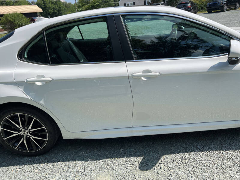 2021 Toyota Camry SE photo 8