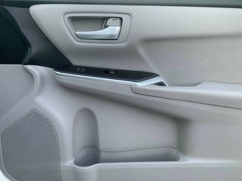 2017 Toyota Camry LE