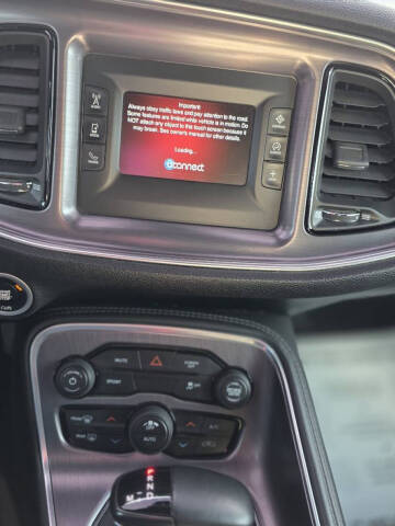 2017 Dodge Challenger SXT