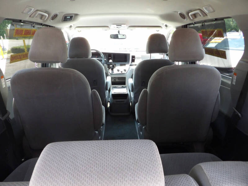 2017 Toyota Sienna LE 7-Passenger
