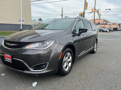 2017 Chrysler Pacifica Touring-L Plus