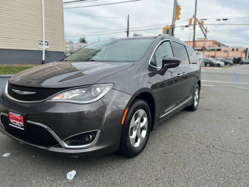 2017 Chrysler Pacifica Touring-L Plus