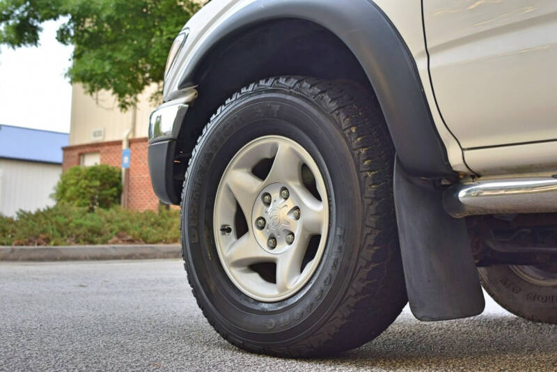 2003 Toyota Tacoma Base photo 29