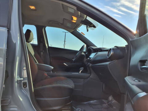 2023 Nissan Kicks SR