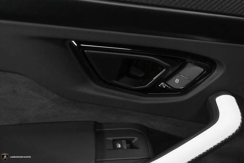 2025 Lamborghini Urus SE