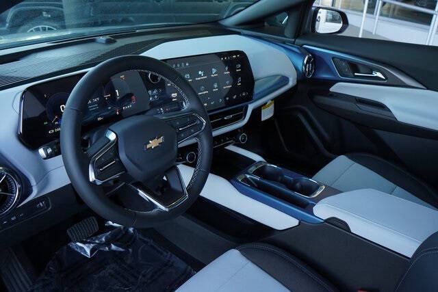 2025 Chevrolet Equinox EV LT 2