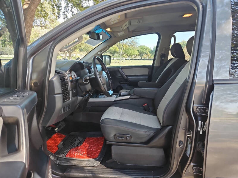 2012 Nissan Titan PRO-4X photo 10