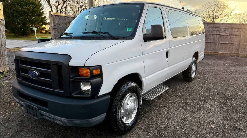 2011 Ford E-Series Econoline Wagon XL's photo
