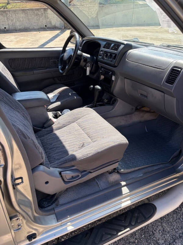 2000 Nissan Frontier SE