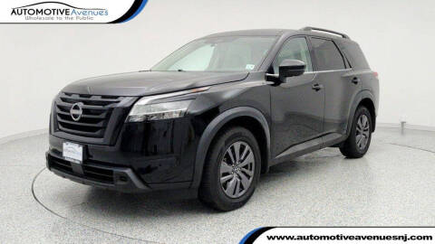 2022 Nissan Pathfinder SV