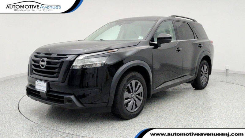 2022 Nissan Pathfinder SV