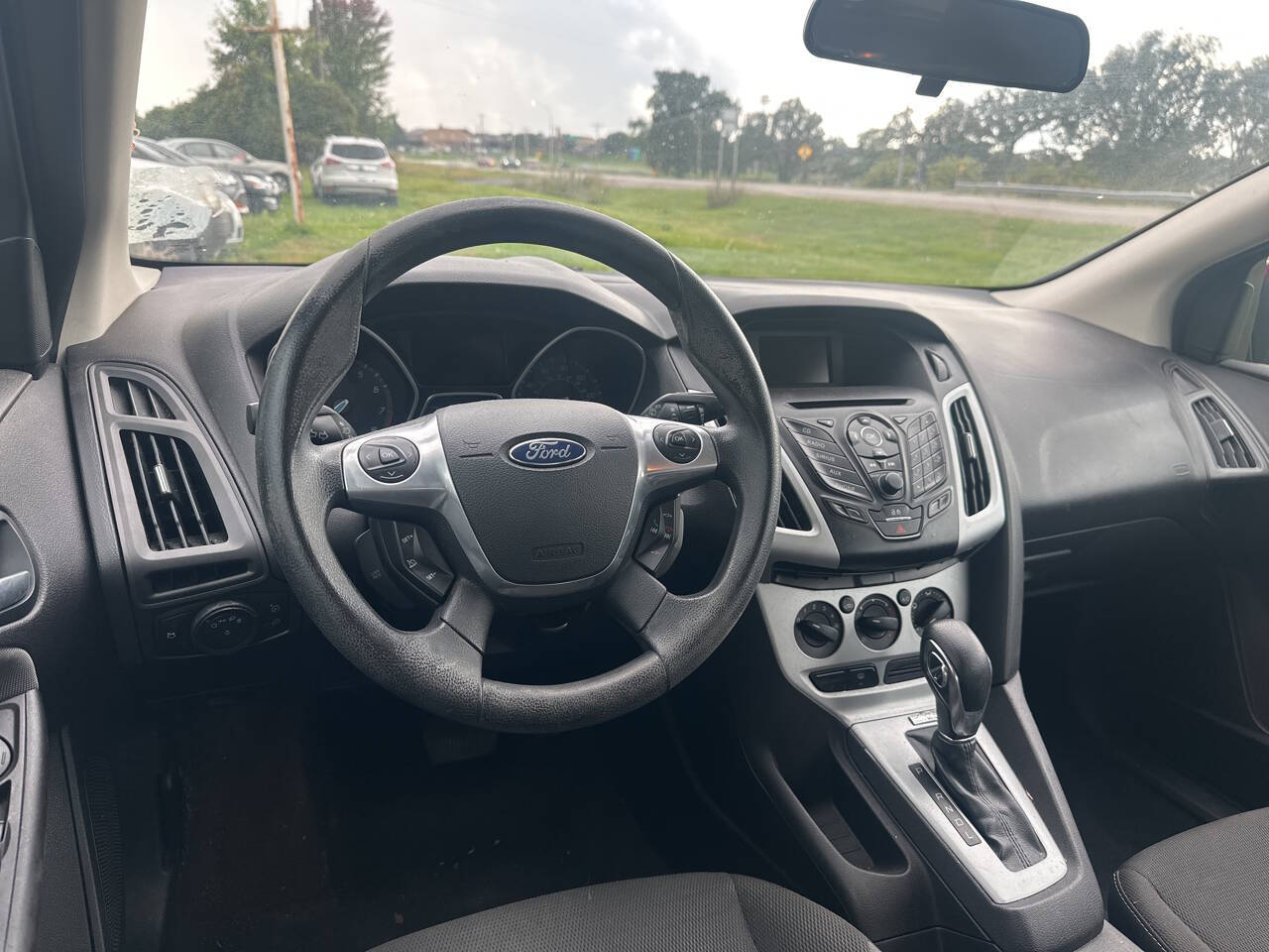 Red 2013 Ford Focus SE SE 4dr Hatchback 10