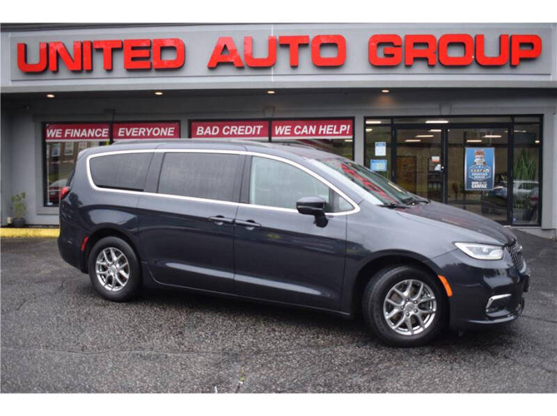 2021 Chrysler Pacifica for sale at United Auto Group in Putnam CT