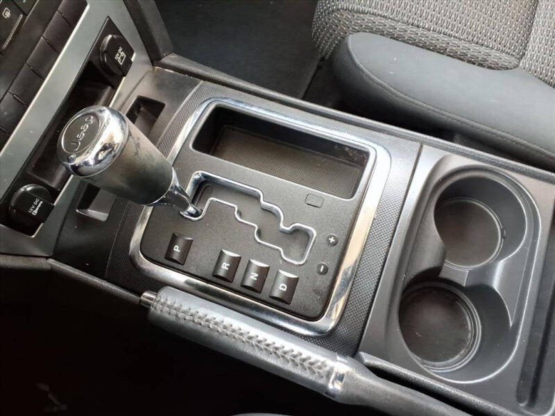 2010 Jeep Commander Sport