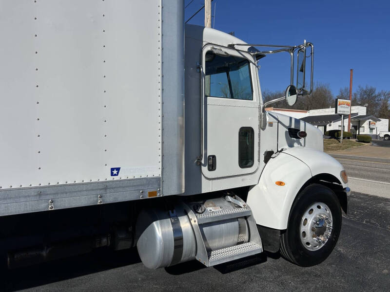 2008 Peterbilt 335