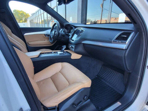 2018 Volvo XC90 T6 Momentum